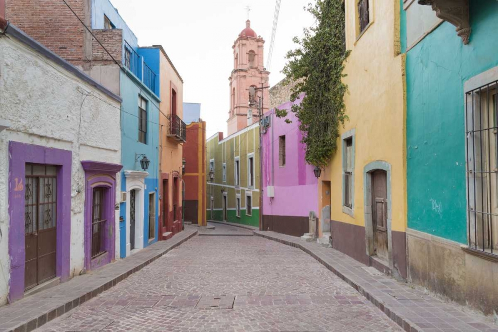 Mexico, Guanajuato Colorful street scene